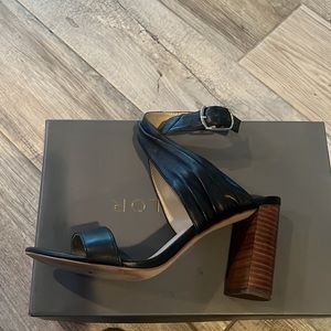 EUC Ann Taylor Gladys black leather sandal, sz 7.5